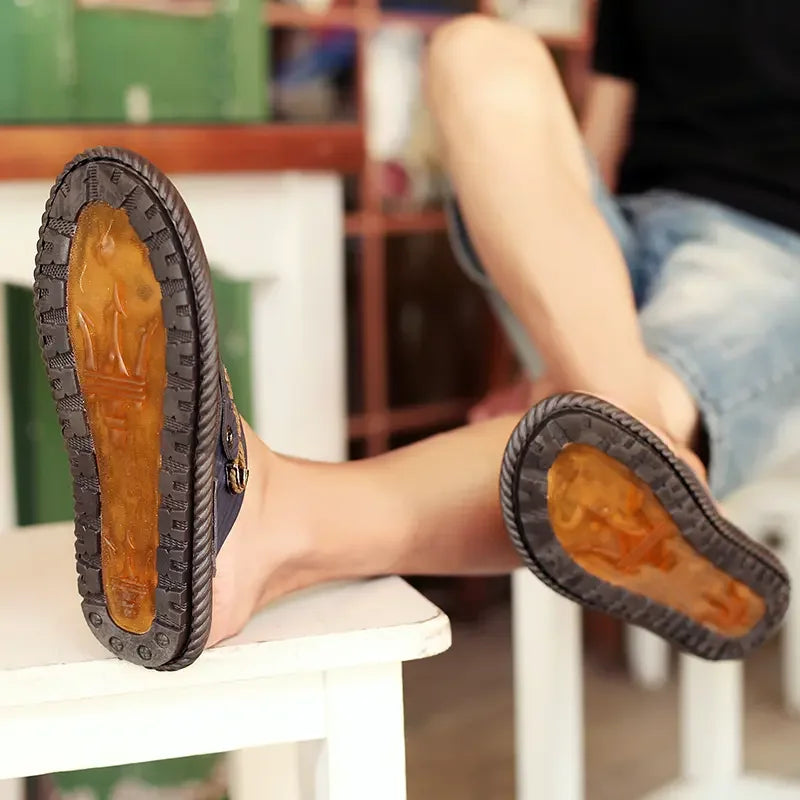 Men's Summer Flip Flops 2025- Comfortable Sandals with Arch Support and Non Slip Sole Suitable for Outdoor Beach Swimming Pools