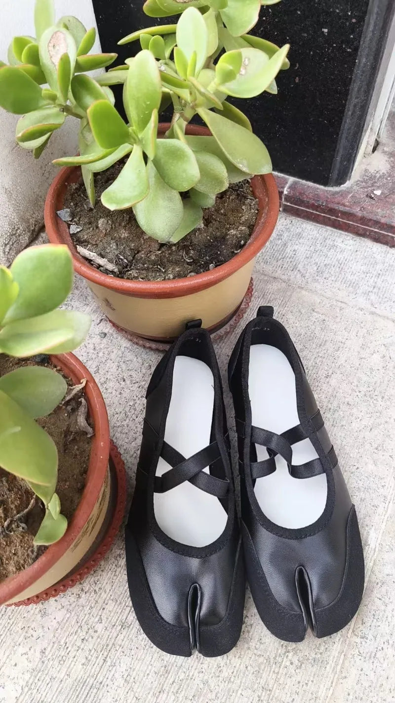 Cross Strap Tabi Flat Shoes Women Casual Fashion Design Mary Jane Shoes Slip-on Split Toe Ballet Shoes 2025 Summer Elegant New