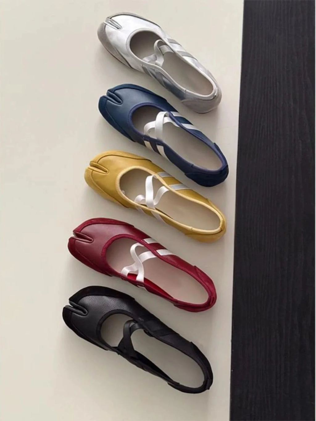 Novelty Split Toe Flat Shoes Woman Quality Leather Mary Janes Japanese Style Trotters Flats Ankle Bele Tabi Ninja Loafers Women