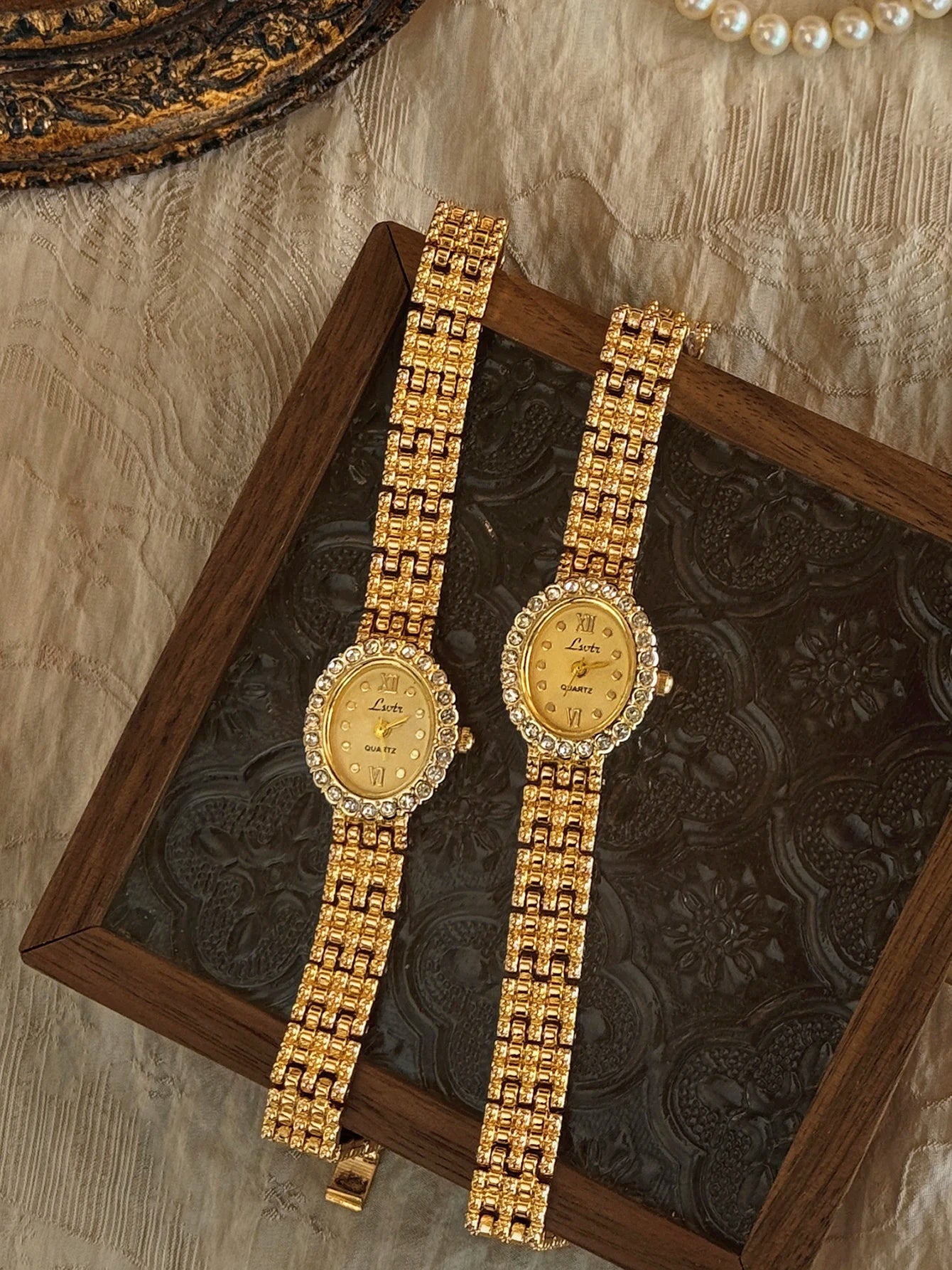 1 Piece of New Gold-Colored French Vintage-Style Women's Watch with Rhinestone-Encrusted Oval Dial, Fashionable, Elegant, Unique and Stylish, Simple Casual Style with Roman Numeral Dial, Zirconia Decoration, Suitable for Dail