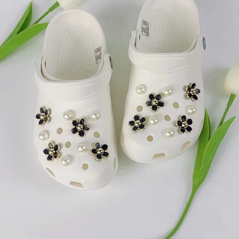 18PCS Fashion Shoe Charms Set Accessories Hole Shoe Buckle Black White Pink Flower Pearl DIY 3D Shoes Decorations for Bogg Bag