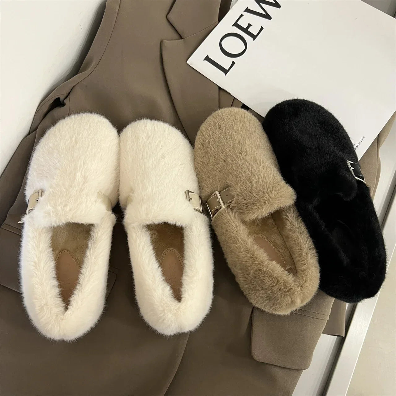 Autumn Women's Flat Shoes New Keep Warm Fur Flat Slip on Casual Shoes for Women Loafers New Fashion Light Women's Walking Shoes