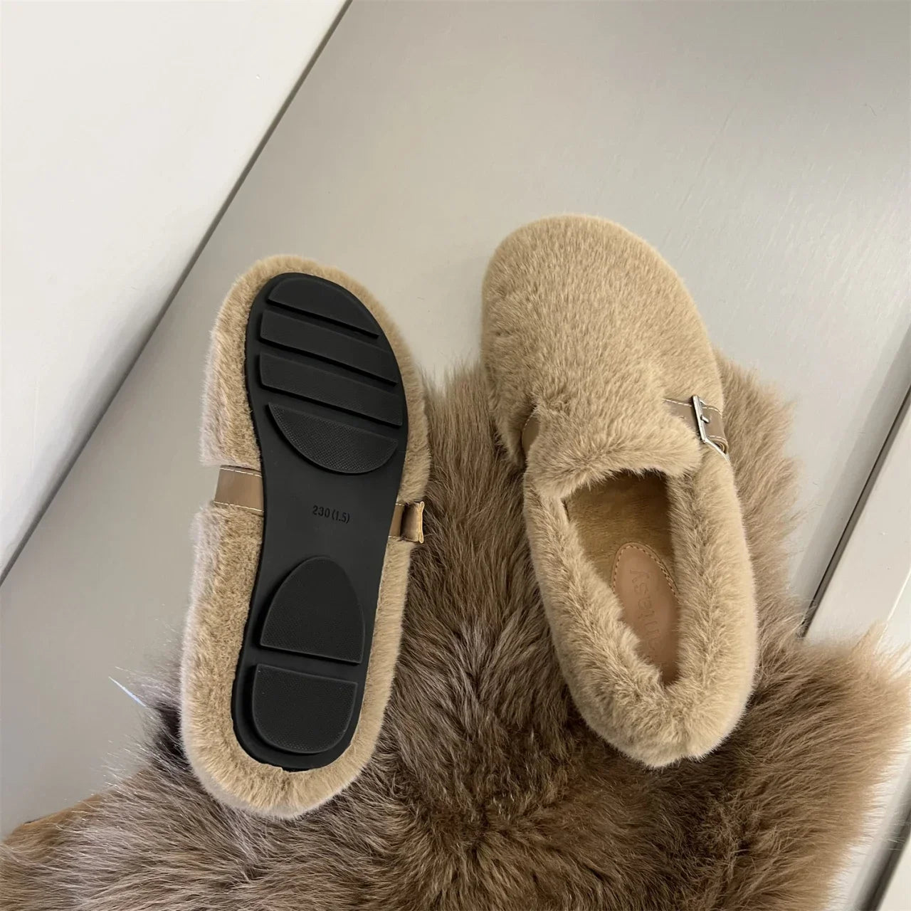 Autumn Women's Flat Shoes New Keep Warm Fur Flat Slip on Casual Shoes for Women Loafers New Fashion Light Women's Walking Shoes