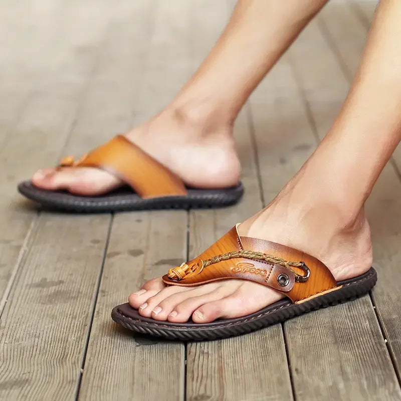 Men's Summer Flip Flops 2025- Comfortable Sandals with Arch Support and Non Slip Sole Suitable for Outdoor Beach Swimming Pools