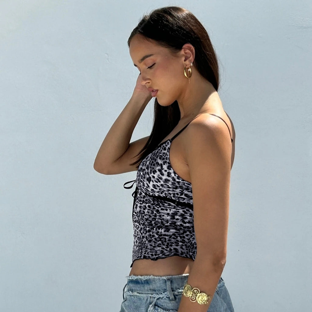 Hugcitar Leopard Print V Neck Sexy Slips Tie Bow Backless Crop Camis Top Summer Women Fashion Y2K Outfits Beach Vacation Club