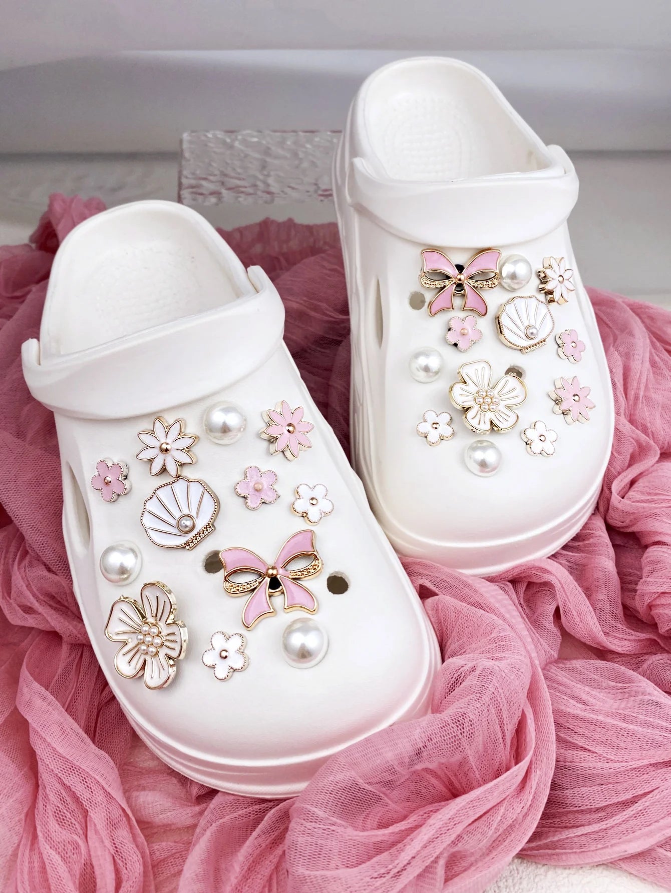 24 pieces of white gold-edged ABS pearl shells, flowers, pink bows, flowers, white flowers, ABS pearl shoe buckle DIY decoration