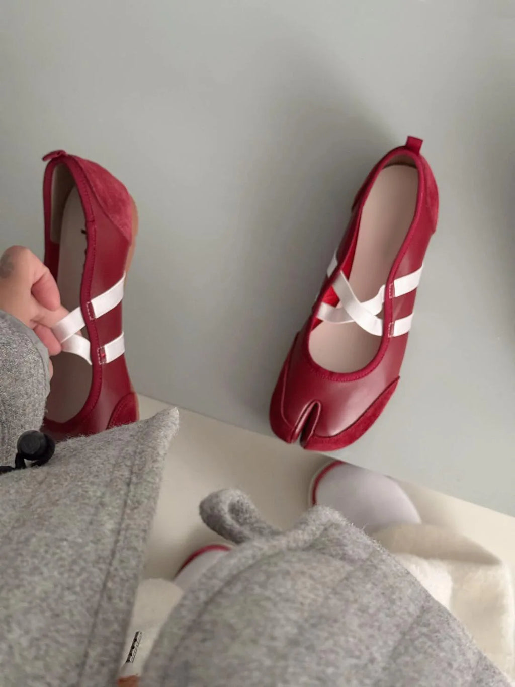 Novelty Split Toe Flat Shoes Woman Quality Leather Mary Janes Japanese Style Trotters Flats Ankle Bele Tabi Ninja Loafers Women