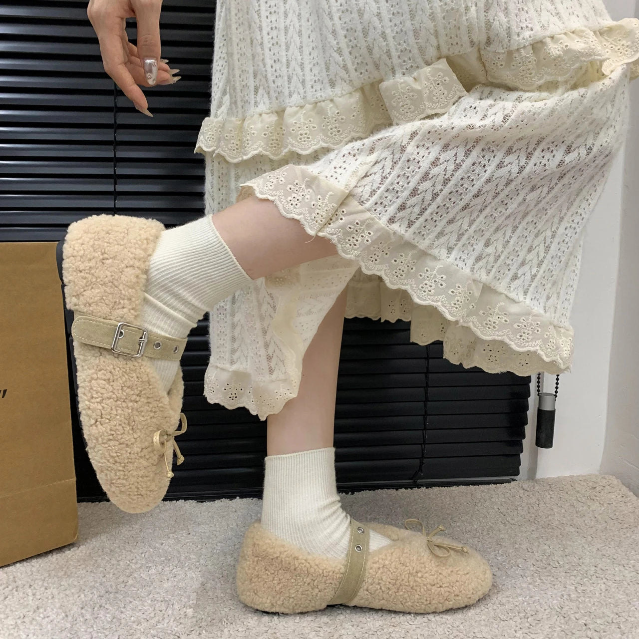 New Women's Shoes Woman Flats Low Heels Casual Female Sneakers Slip-on Loafers Fur Round Toe Shallow Mouth Boat Slip on Winter