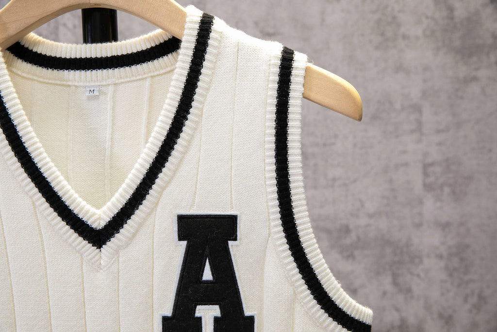 Men's Letter Patched V Neck Sweater Vest, Regular Fit Casual Striped Trim Sleeveless Knitwear, Men's Clothes for Daily Wear