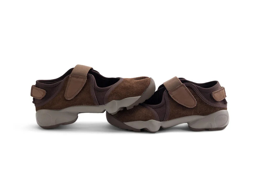 Tabi Shoes New Fashion Belt Buckle Split Toe Shoes Sneakers Ladies Leather Flat Shoes Mary Jane Casual  For Women