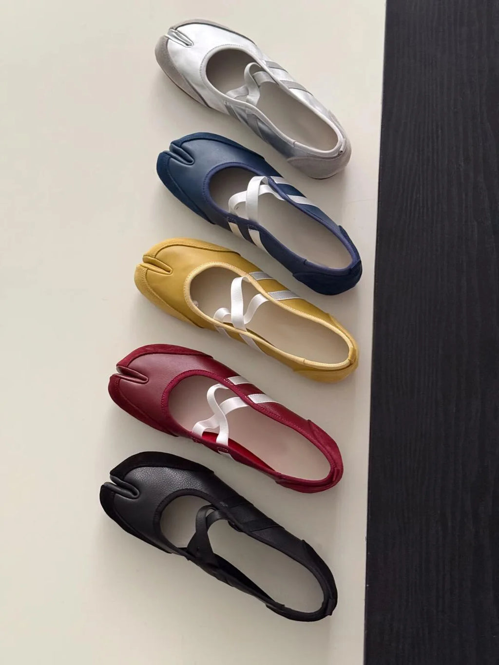 Novelty Split Toe Flat Shoes Woman Quality Leather Mary Janes Japanese Style Trotters Flats Ankle Bele Tabi Ninja Loafers Women