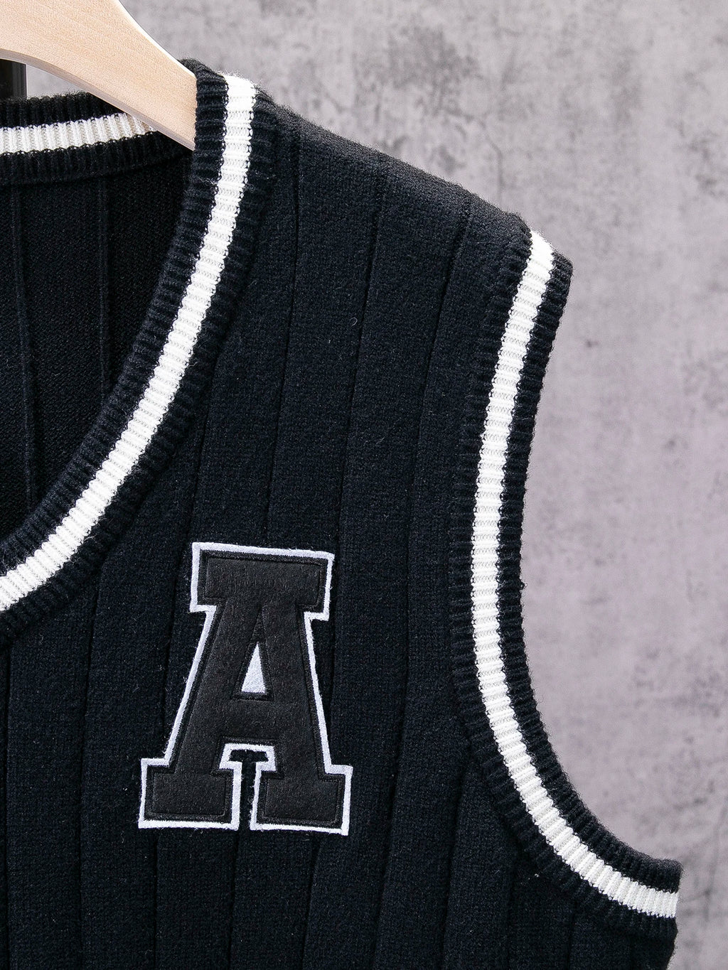 Men's Letter Patched V Neck Sweater Vest, Regular Fit Casual Striped Trim Sleeveless Knitwear, Men's Clothes for Daily Wear