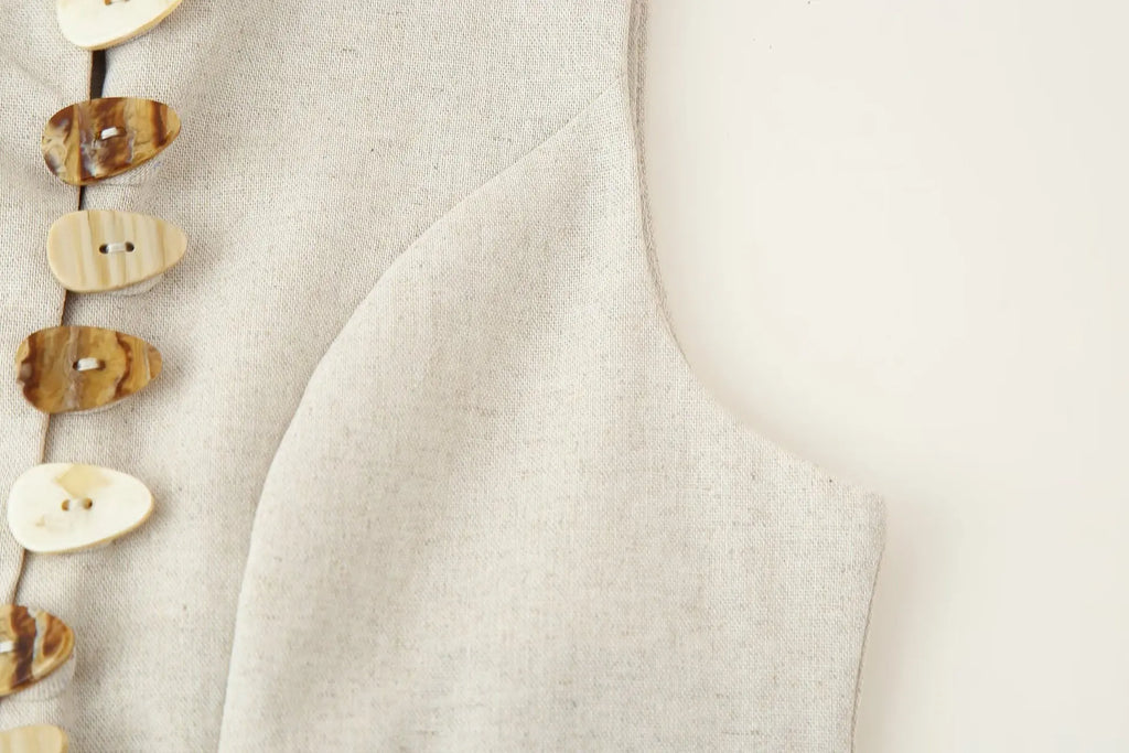 2025 New Set Women's Asymmetric Buckle Vest Short Skirt Set Round Neck Sleeveless Top A-line Skirt Summer New Casual Chic Set