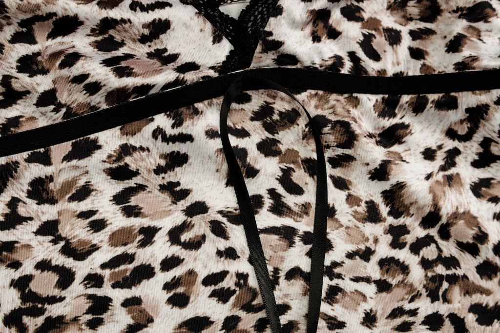 Hugcitar Leopard Print V Neck Sexy Slips Tie Bow Backless Crop Camis Top Summer Women Fashion Y2K Outfits Beach Vacation Club