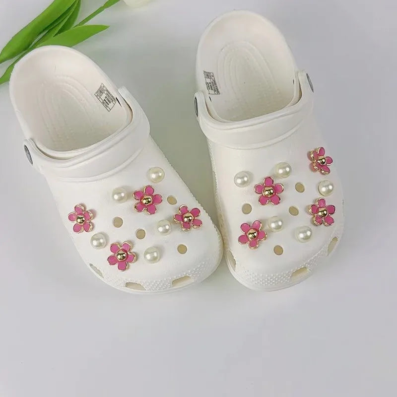 18PCS Fashion Shoe Charms Set Accessories Hole Shoe Buckle Black White Pink Flower Pearl DIY 3D Shoes Decorations for Bogg Bag