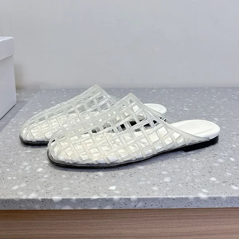 New 2025 Closed Toe Women Plastics Jelly Mules Hollow Outs Flat Bottom Lazy Slipper Ladies Summer Seaside Vacation Beach Shoes