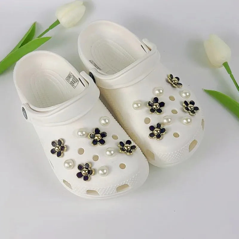 18PCS Fashion Shoe Charms Set Accessories Hole Shoe Buckle Black White Pink Flower Pearl DIY 3D Shoes Decorations for Bogg Bag