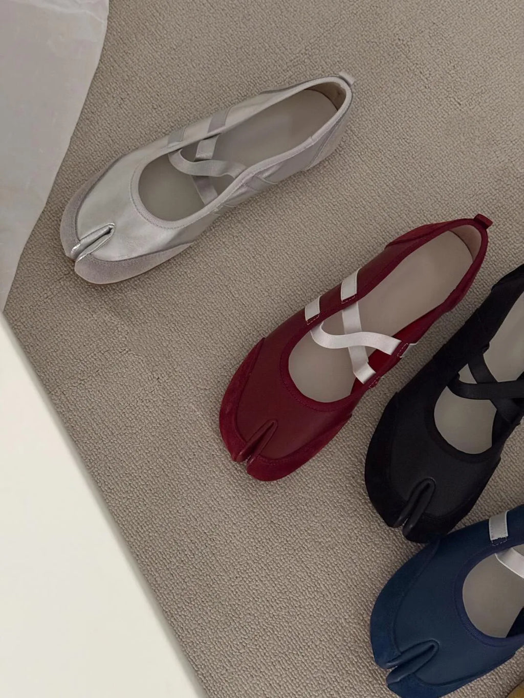 Novelty Split Toe Flat Shoes Woman Quality Leather Mary Janes Japanese Style Trotters Flats Ankle Bele Tabi Ninja Loafers Women