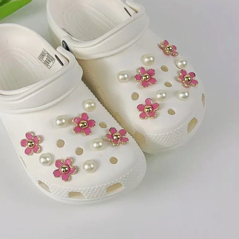 18PCS Fashion Shoe Charms Set Accessories Hole Shoe Buckle Black White Pink Flower Pearl DIY 3D Shoes Decorations for Bogg Bag