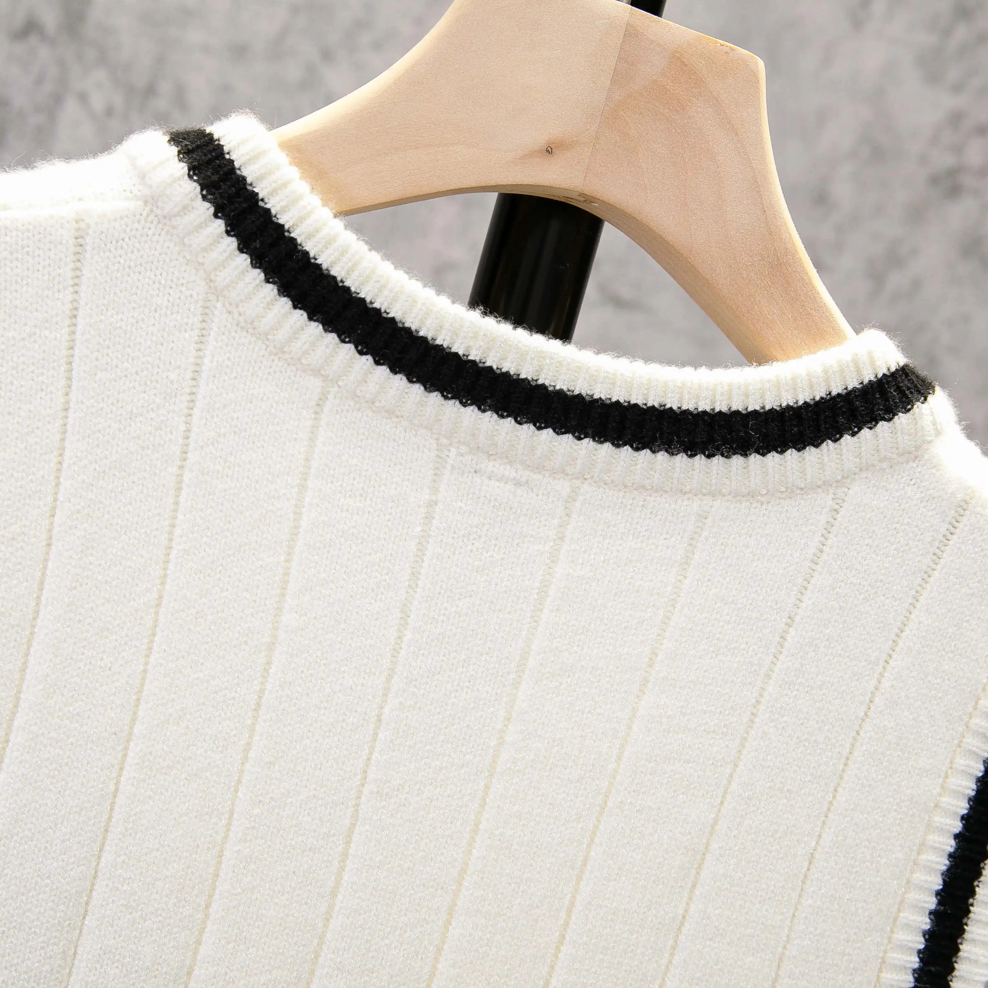Men's Letter Patched V Neck Sweater Vest, Regular Fit Casual Striped Trim Sleeveless Knitwear, Men's Clothes for Daily Wear