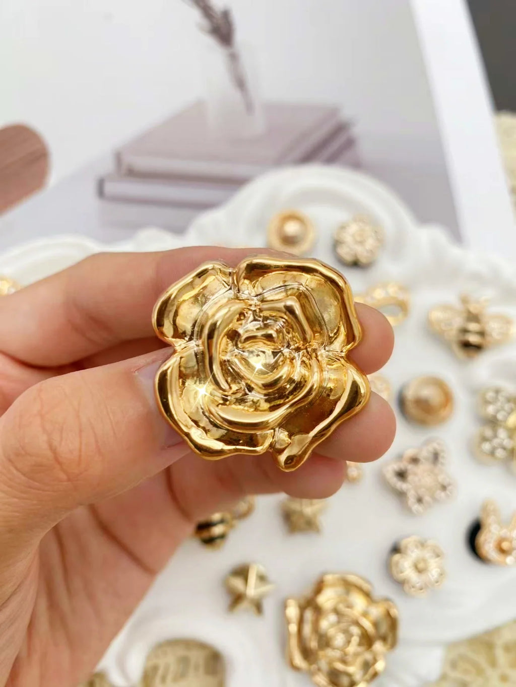 24 pieces of golden fashion (butterfly, bow, flower, bee, star rabbit head) accessories - easy-to-install detachable DIY accesso
