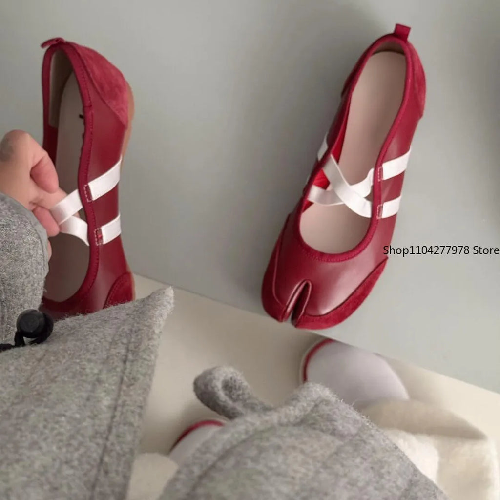 Novelty Split Toe Flat Shoes Woman Quality Leather Mary Janes Japanese Style Trotters Flats Ankle Bele Tabi Ninja Loafers Women