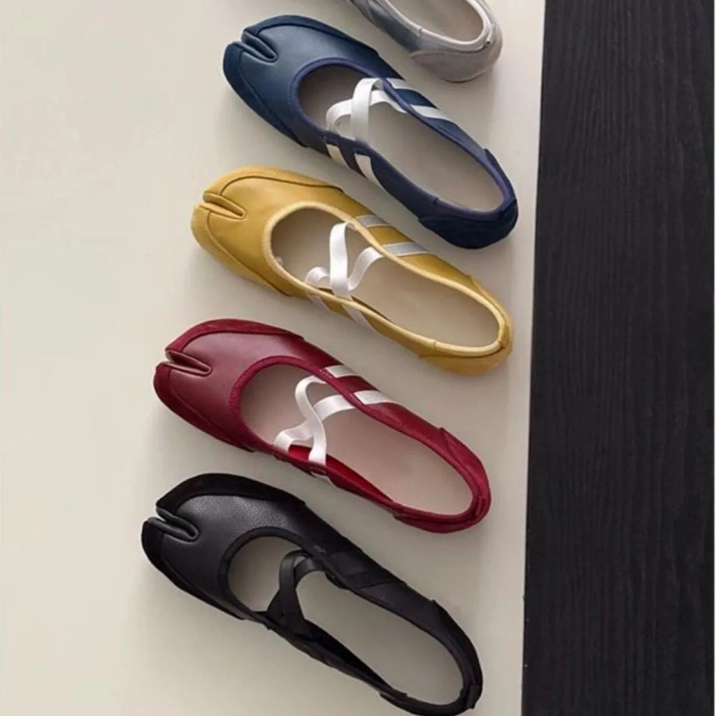 Novelty Split Toe Flat Shoes Woman Quality Leather Mary Janes Japanese Style Trotters Flats Ankle Bele Tabi Ninja Loafers Women