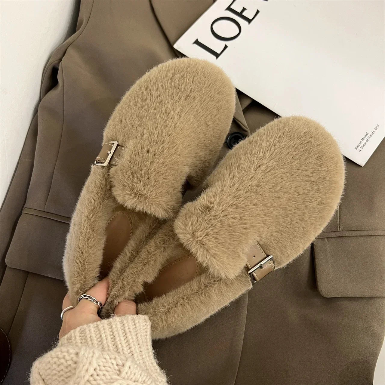 Autumn Women's Flat Shoes New Keep Warm Fur Flat Slip on Casual Shoes for Women Loafers New Fashion Light Women's Walking Shoes