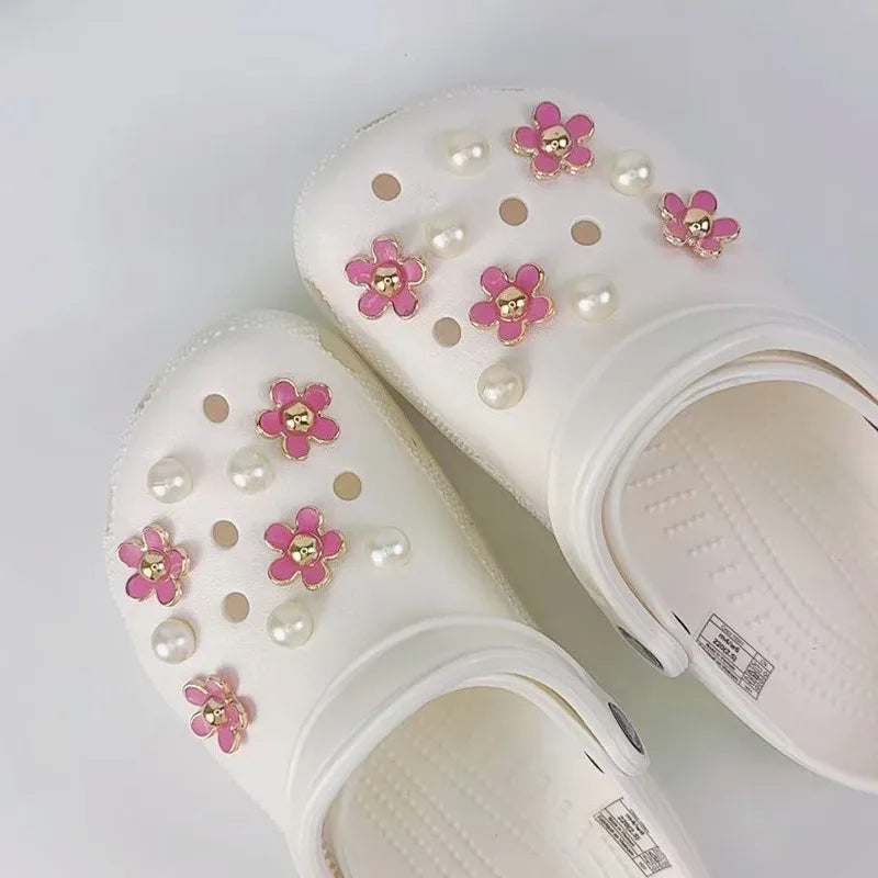 18PCS Fashion Shoe Charms Set Accessories Hole Shoe Buckle Black White Pink Flower Pearl DIY 3D Shoes Decorations for Bogg Bag