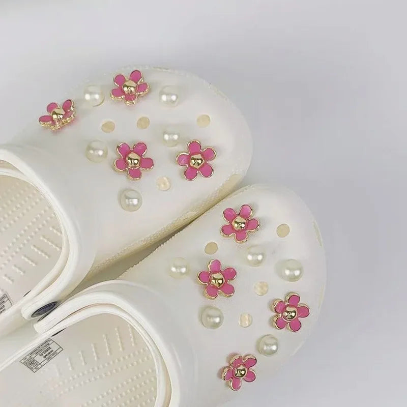 18PCS Fashion Shoe Charms Set Accessories Hole Shoe Buckle Black White Pink Flower Pearl DIY 3D Shoes Decorations for Bogg Bag