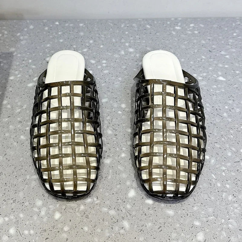 New 2025 Closed Toe Women Plastics Jelly Mules Hollow Outs Flat Bottom Lazy Slipper Ladies Summer Seaside Vacation Beach Shoes