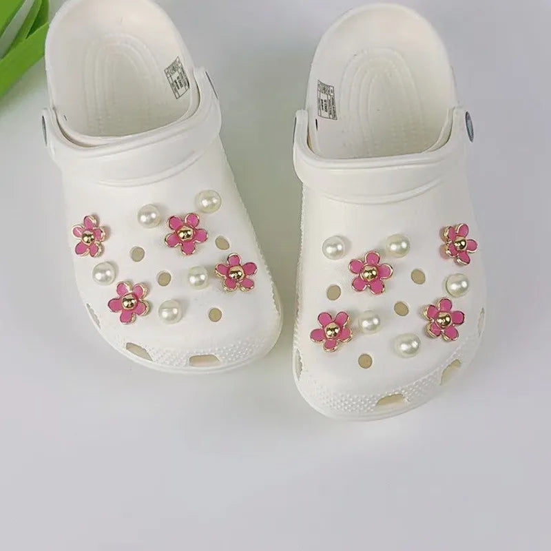 18PCS Fashion Shoe Charms Set Accessories Hole Shoe Buckle Black White Pink Flower Pearl DIY 3D Shoes Decorations for Bogg Bag