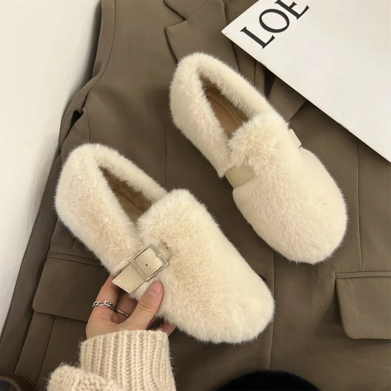 Autumn Women's Flat Shoes New Keep Warm Fur Flat Slip on Casual Shoes for Women Loafers New Fashion Light Women's Walking Shoes