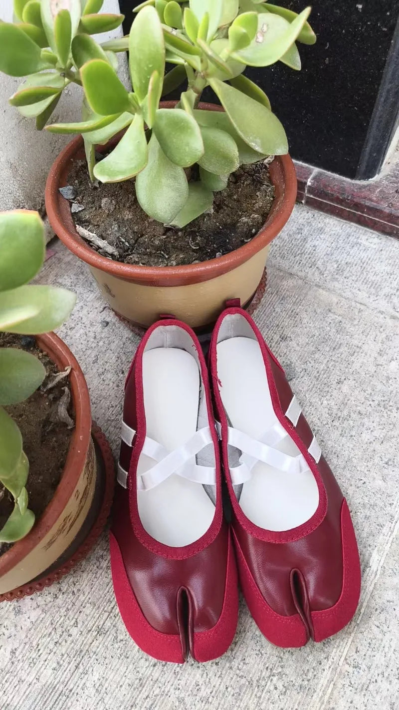 Cross Strap Tabi Flat Shoes Women Casual Fashion Design Mary Jane Shoes Slip-on Split Toe Ballet Shoes 2025 Summer Elegant New
