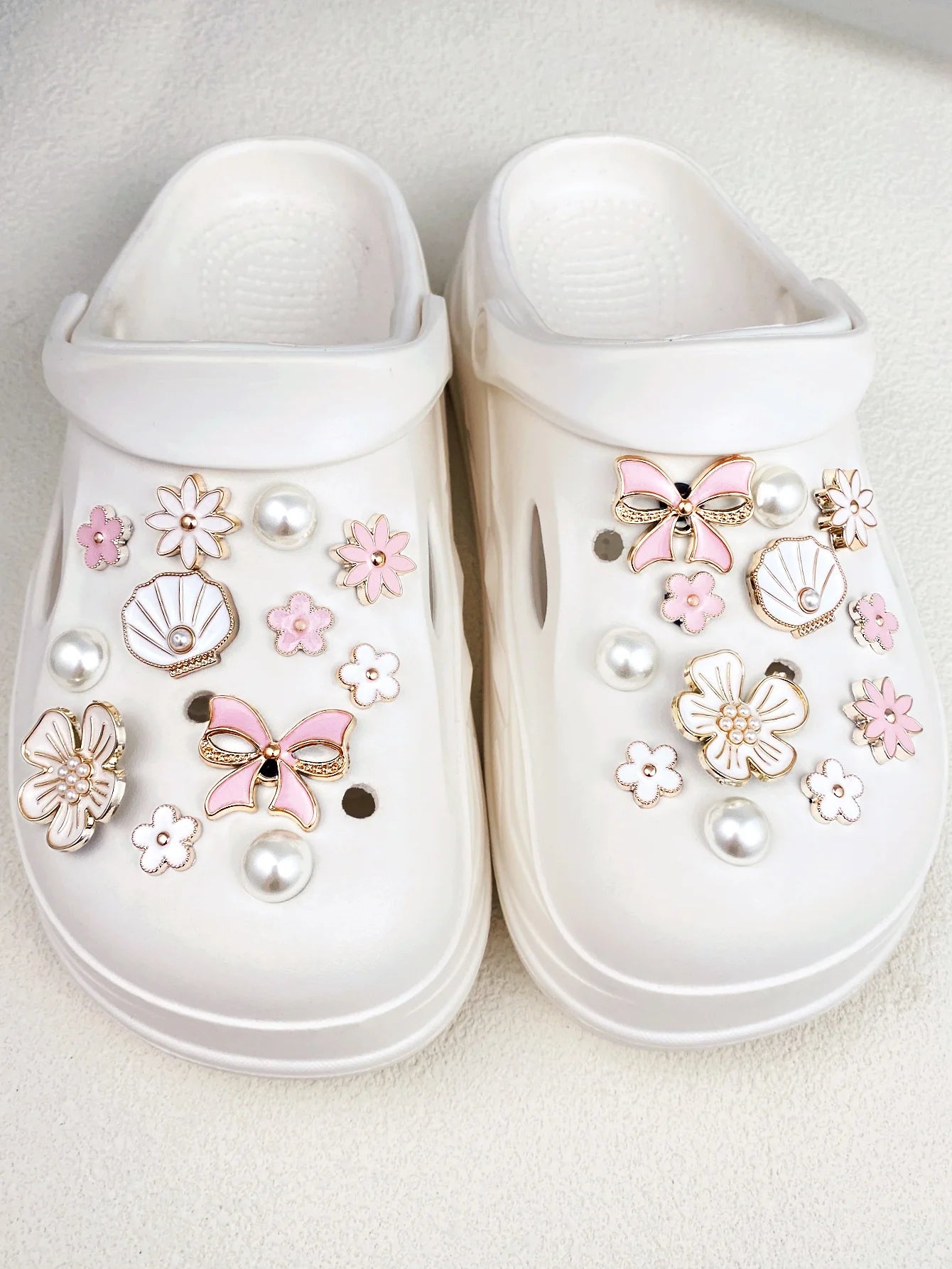 24 pieces of white gold-edged ABS pearl shells, flowers, pink bows, flowers, white flowers, ABS pearl shoe buckle DIY decoration