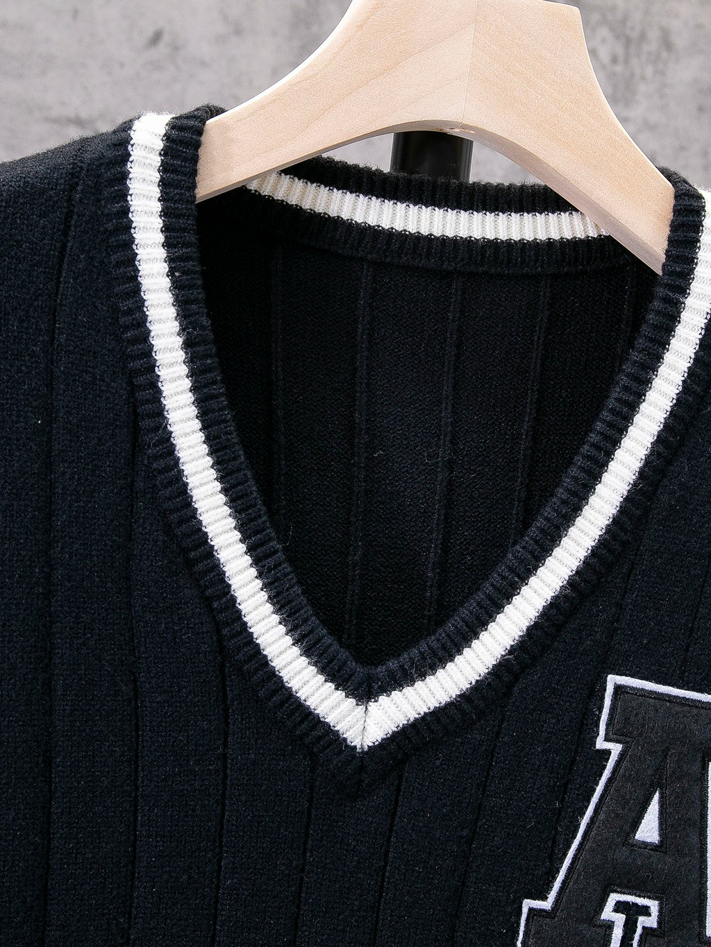 Men's Letter Patched V Neck Sweater Vest, Regular Fit Casual Striped Trim Sleeveless Knitwear, Men's Clothes for Daily Wear