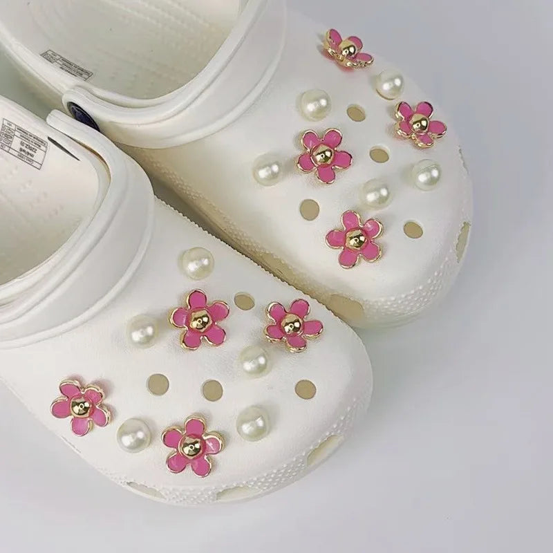 18PCS Fashion Shoe Charms Set Accessories Hole Shoe Buckle Black White Pink Flower Pearl DIY 3D Shoes Decorations for Bogg Bag