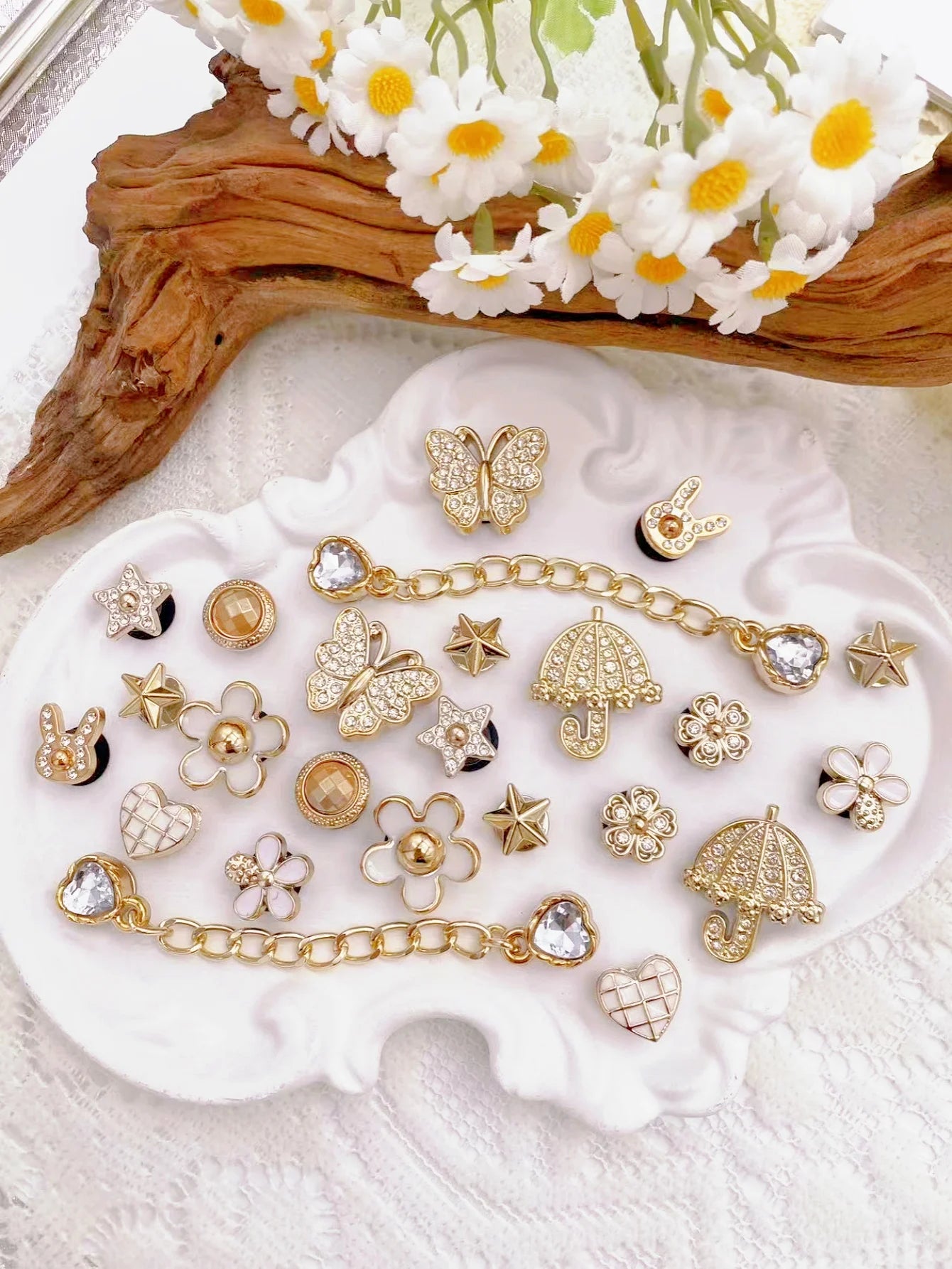 24 pieces of golden fashionable and elegant (golden heart-shaped diamond chains, butterflies, hearts, stars, rabbit heads, small