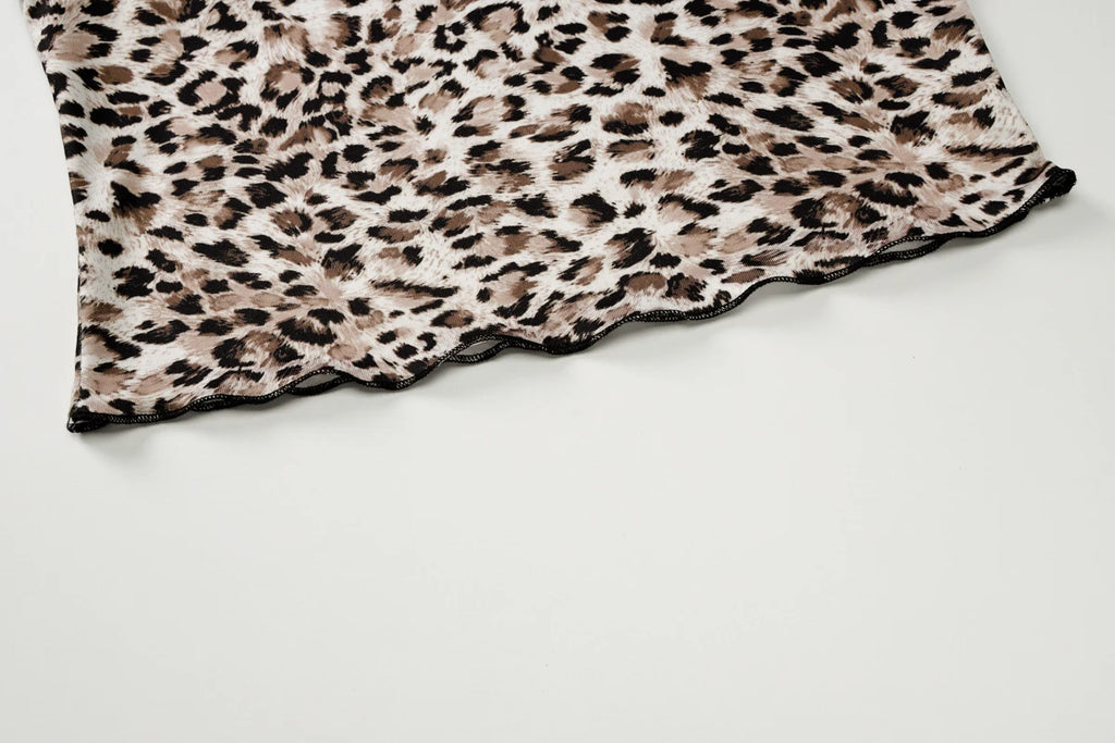 Hugcitar Leopard Print V Neck Sexy Slips Tie Bow Backless Crop Camis Top Summer Women Fashion Y2K Outfits Beach Vacation Club