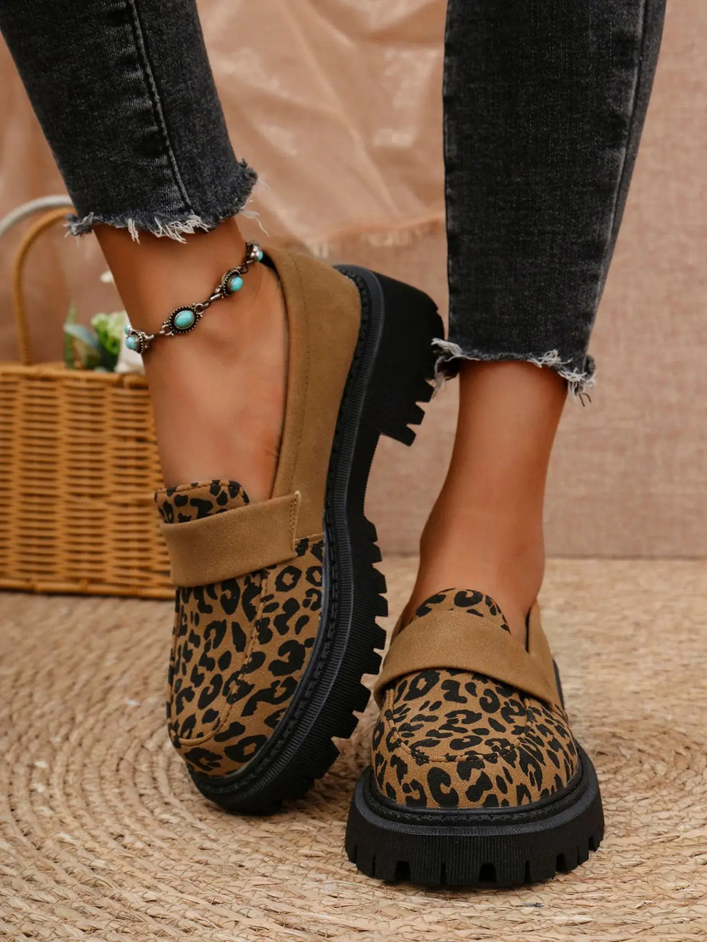 Leather Shoes for Women Fashion Leopard Platform Shoes Women Slip on Loafers High Quality Soft Sole Women Shoe Big Size 2025 New