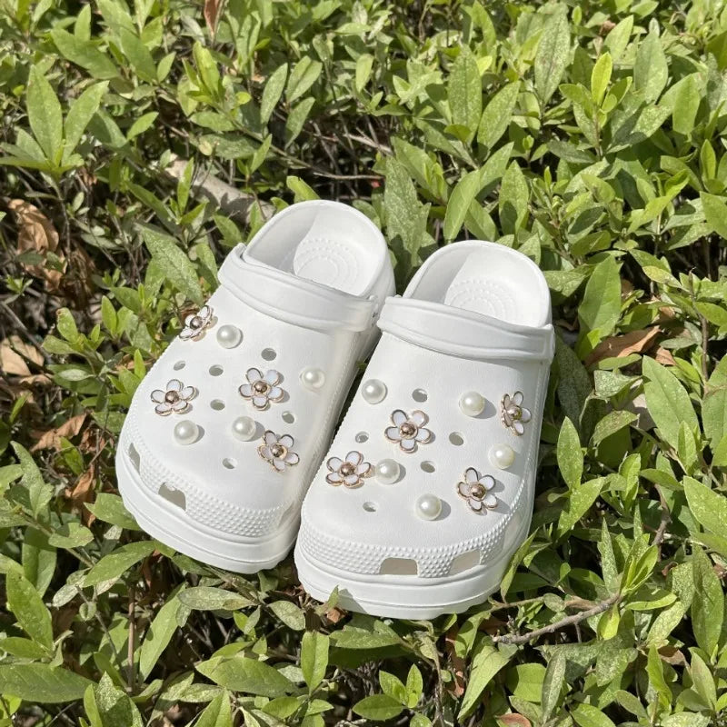 18PCS Fashion Shoe Charms Set Accessories Hole Shoe Buckle Black White Pink Flower Pearl DIY 3D Shoes Decorations for Bogg Bag