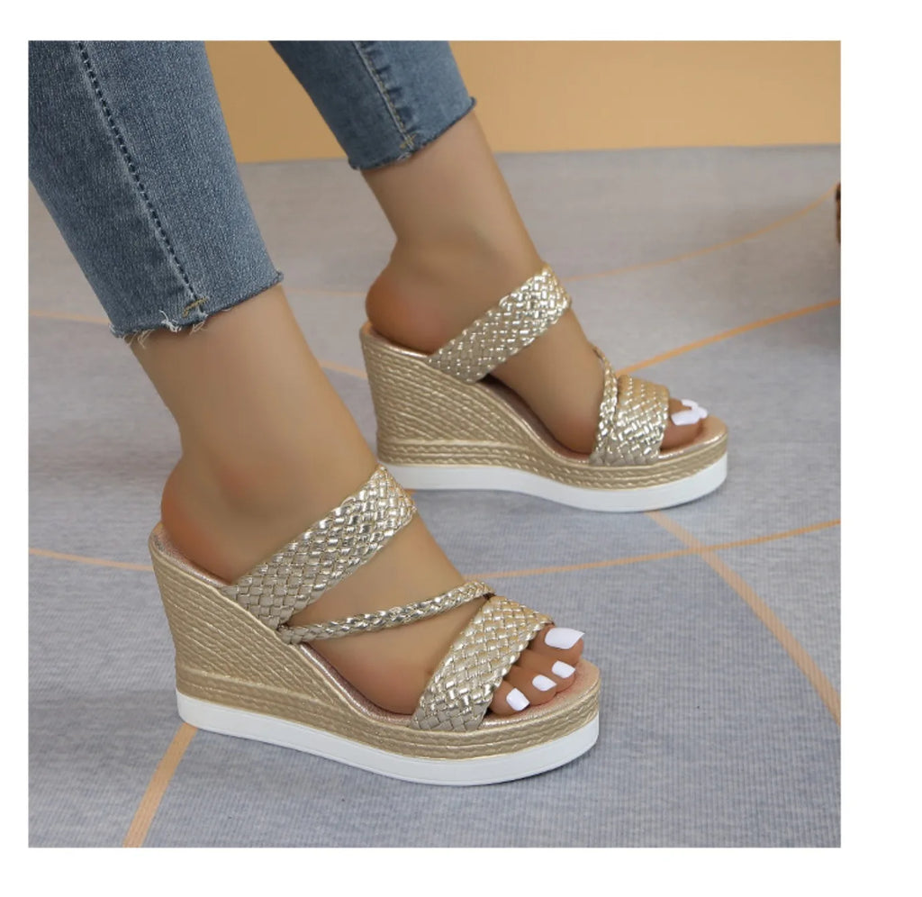 Women Sandals 2024 Summer New Outdoor Beach Sandals Comfortable Hot Shallow Wedges Shoes for Women Designer Casual Sandals