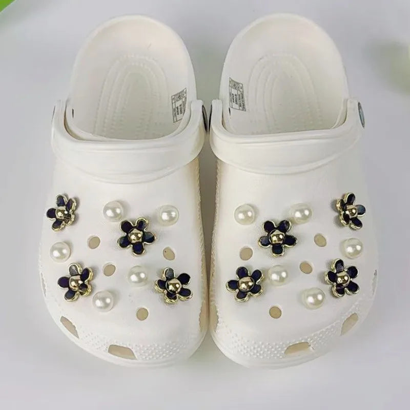 18PCS Fashion Shoe Charms Set Accessories Hole Shoe Buckle Black White Pink Flower Pearl DIY 3D Shoes Decorations for Bogg Bag