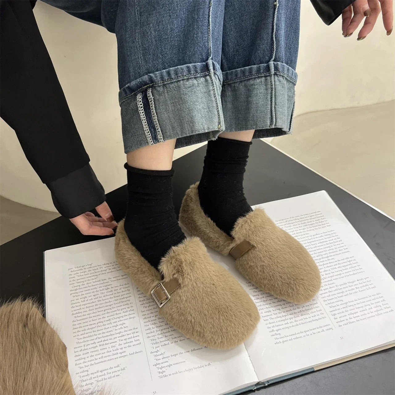 Autumn Women's Flat Shoes New Keep Warm Fur Flat Slip on Casual Shoes for Women Loafers New Fashion Light Women's Walking Shoes