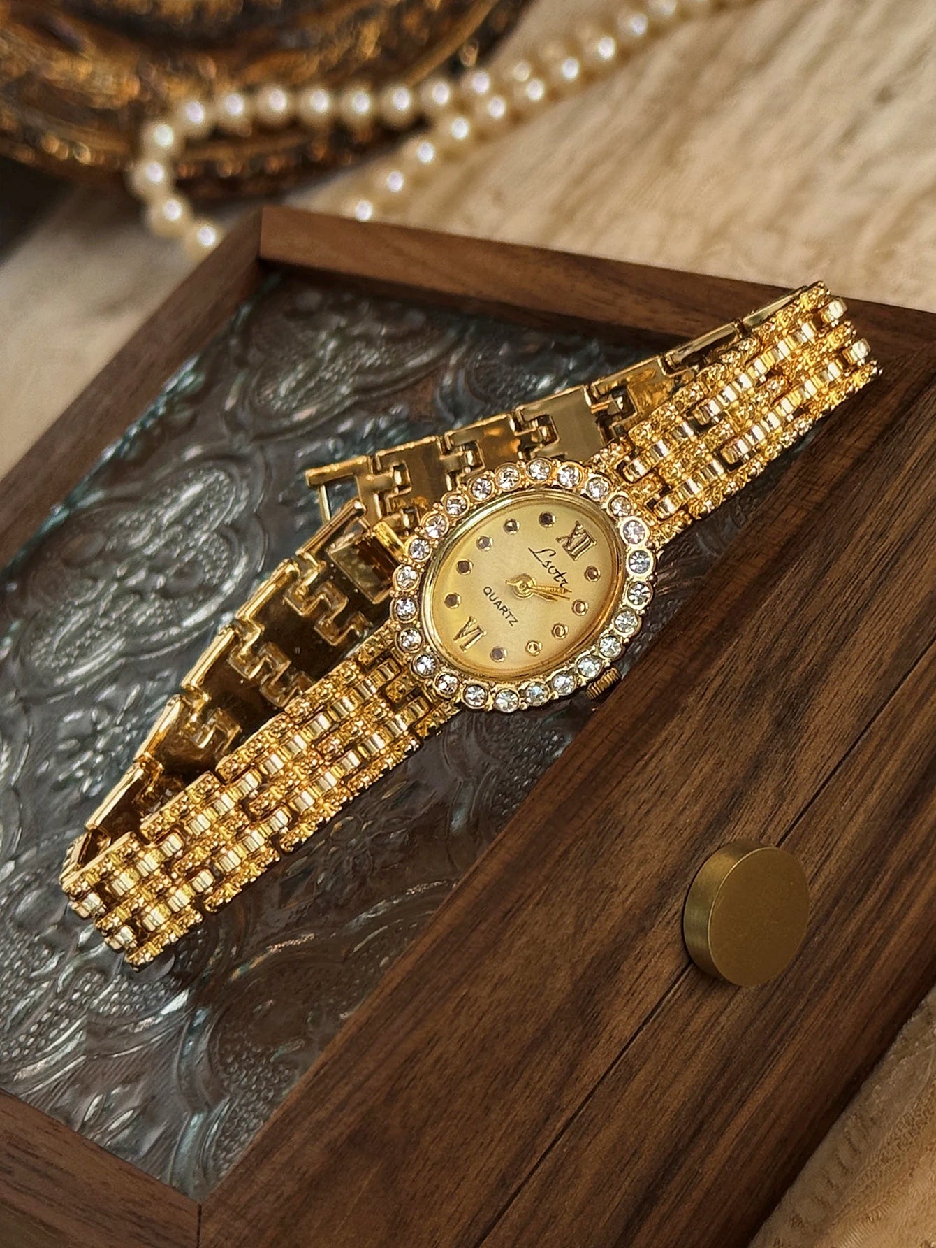 1 Piece of New Gold-Colored French Vintage-Style Women's Watch with Rhinestone-Encrusted Oval Dial, Fashionable, Elegant, Unique and Stylish, Simple Casual Style with Roman Numeral Dial, Zirconia Decoration, Suitable for Dail
