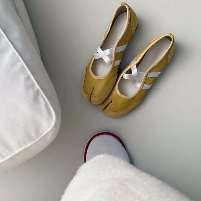 Cross Strap Tabi Flat Shoes Women Casual Fashion Design Mary Jane Shoes Slip-on Split Toe Ballet Shoes 2025 Summer Elegant New