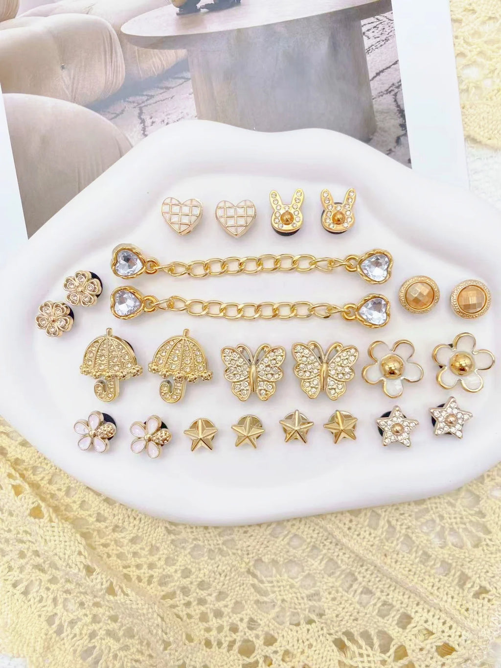 24 pieces of golden fashionable and elegant (golden heart-shaped diamond chains, butterflies, hearts, stars, rabbit heads, small