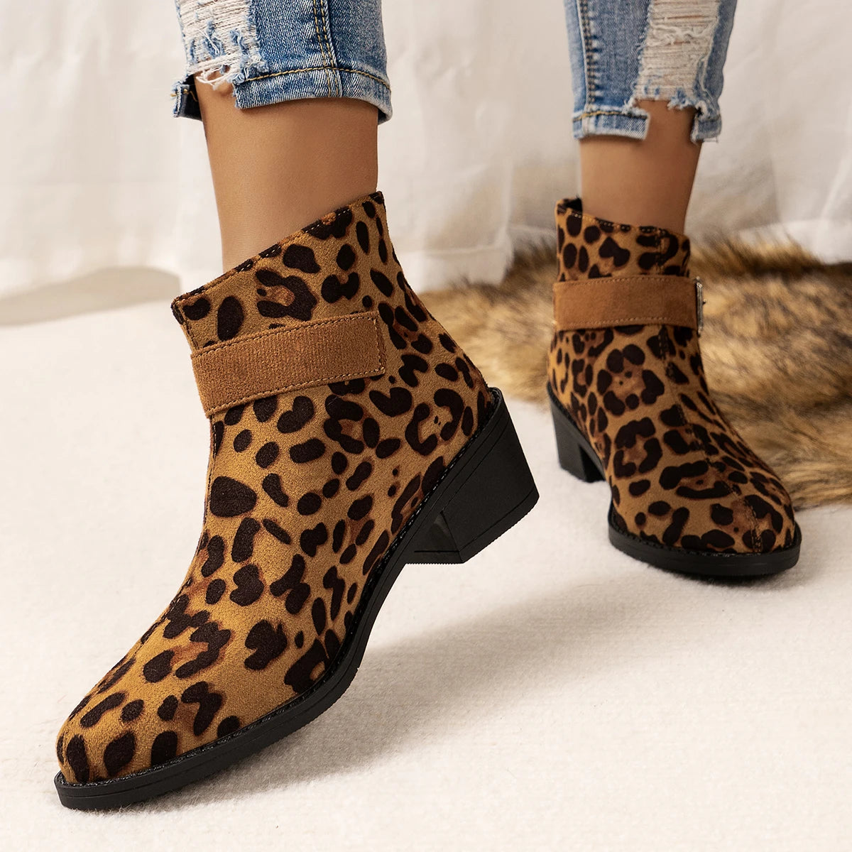 2024 New Ankle Boots Women High Heels Women Shoes Track Design Leopard Print Shoes for Women Thick Pointed Fashion Western Boots
