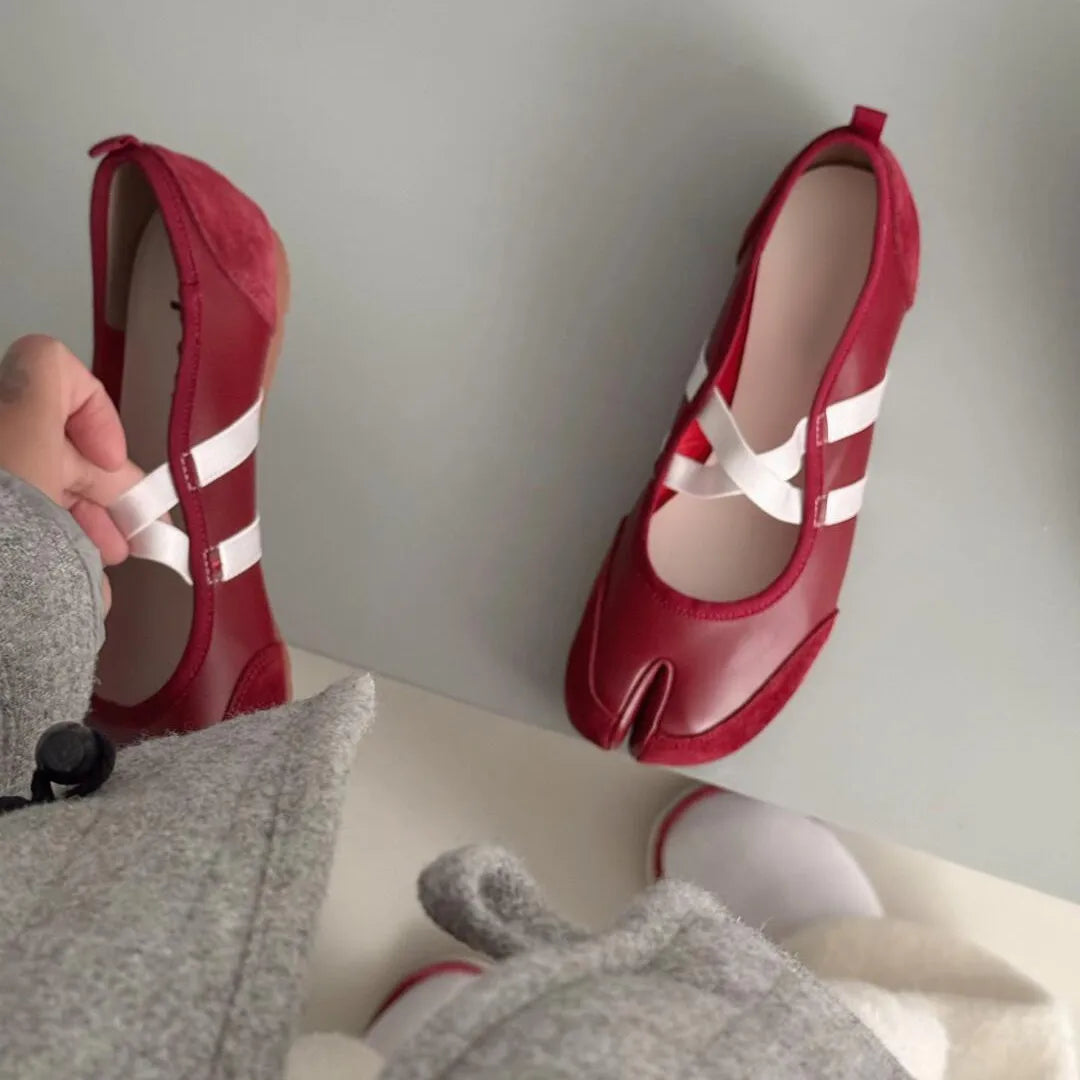 Novelty Split Toe Flat Shoes Woman Quality Leather Mary Janes Japanese Style Trotters Flats Ankle Bele Tabi Ninja Loafers Women