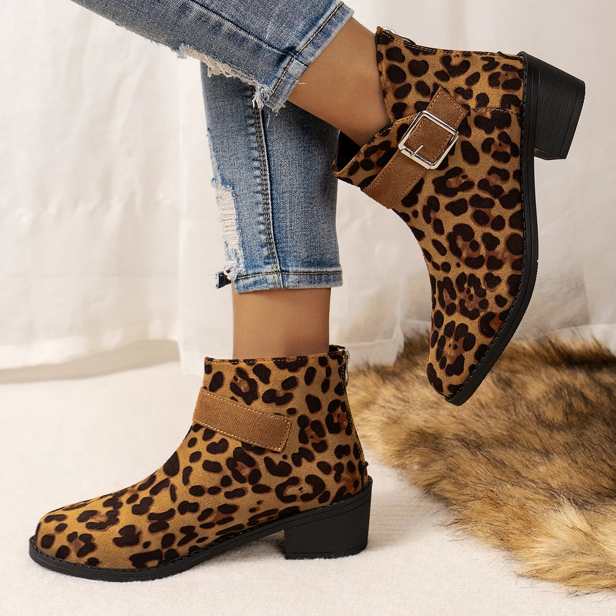 2024 New Ankle Boots Women High Heels Women Shoes Track Design Leopard Print Shoes for Women Thick Pointed Fashion Western Boots